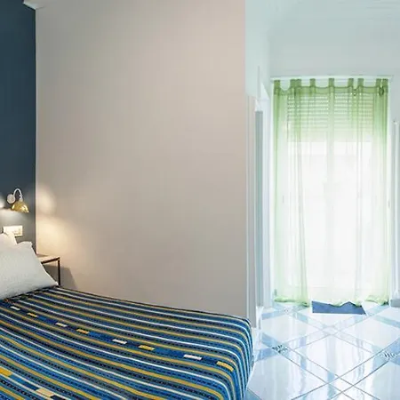 فندق مبيت وإفطار Amalfe 4*